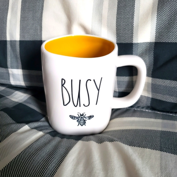 Rae Dunn BUSY ๐ Mug โ